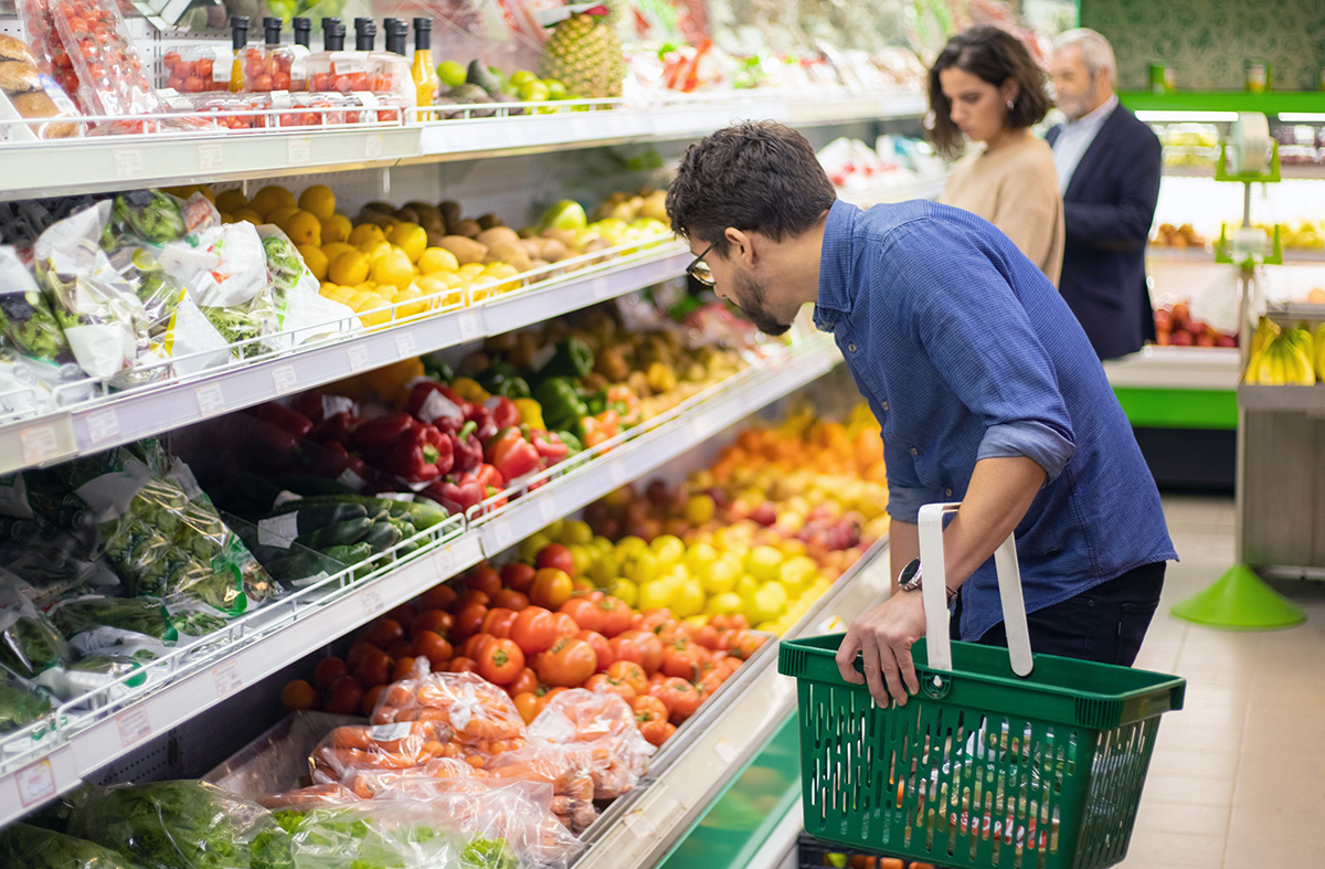 shopping for organic food